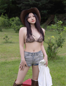 《国产Av影片麻豆精品传媒-巨乳学校》